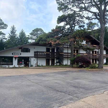 Bavarian Inn Motel & Restaurant Юрика Спрингс Экстерьер фото