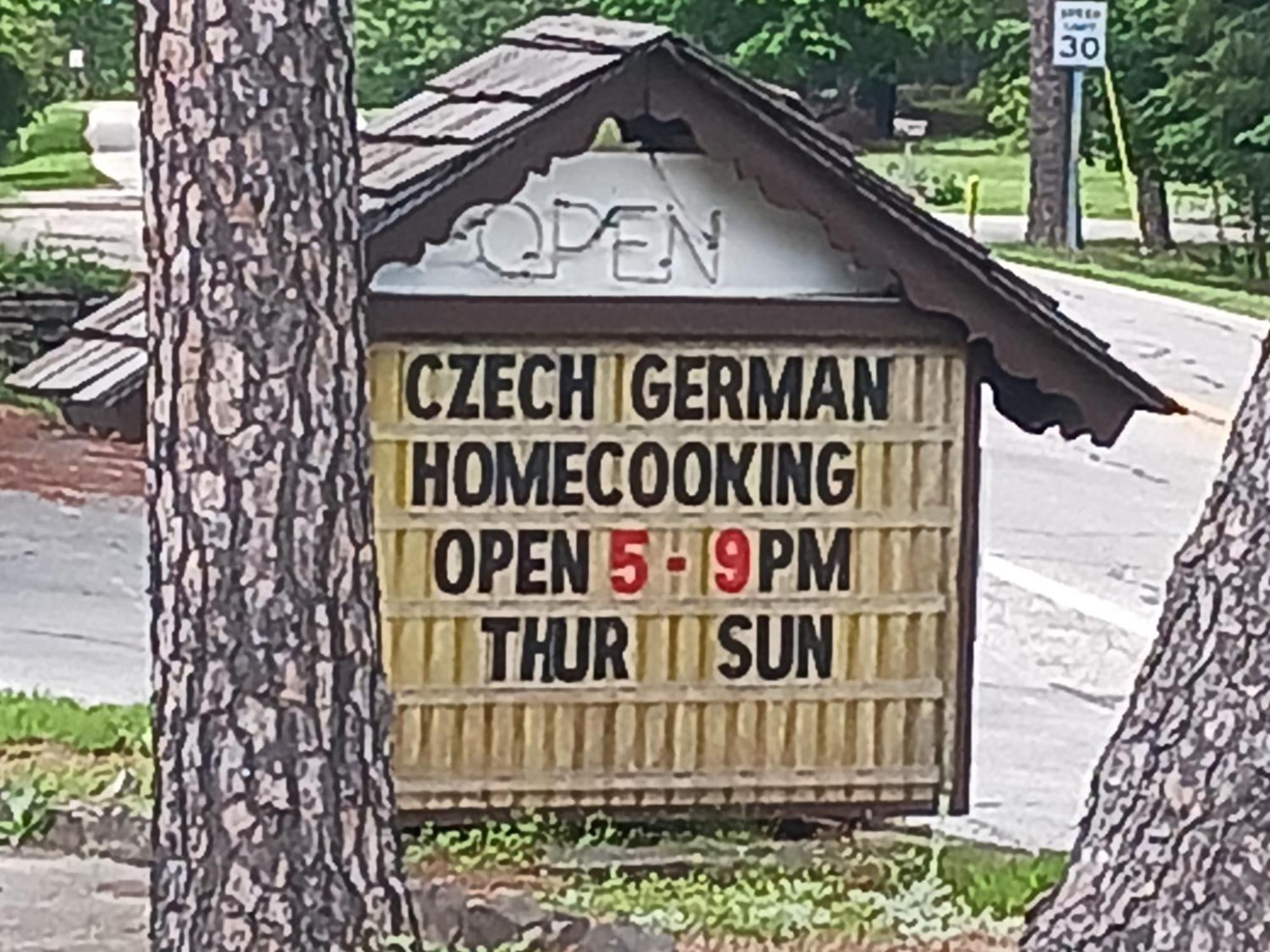 Bavarian Inn Motel & Restaurant Юрика Спрингс Экстерьер фото