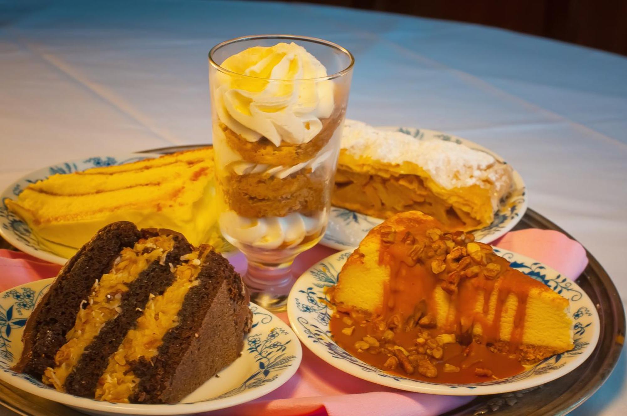 Bavarian Inn Motel & Restaurant Юрика Спрингс Экстерьер фото