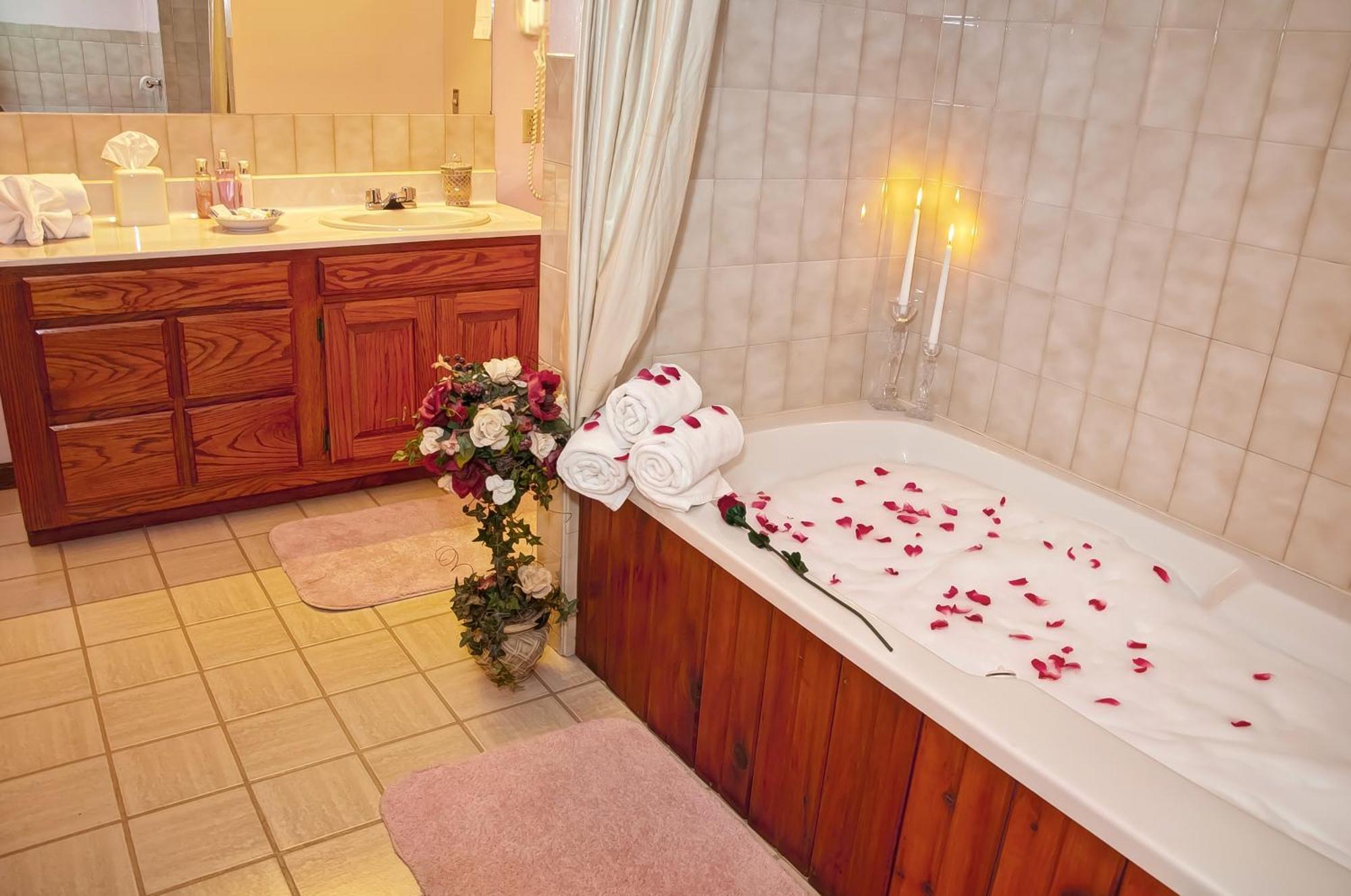 Bavarian Inn Motel & Restaurant Юрика Спрингс Экстерьер фото