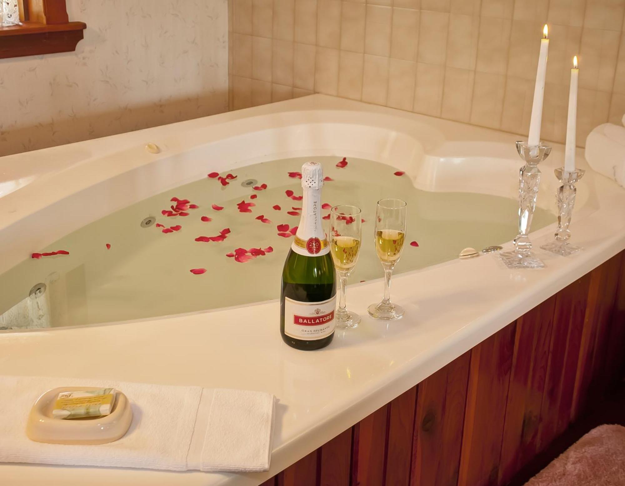 Bavarian Inn Motel & Restaurant Юрика Спрингс Экстерьер фото