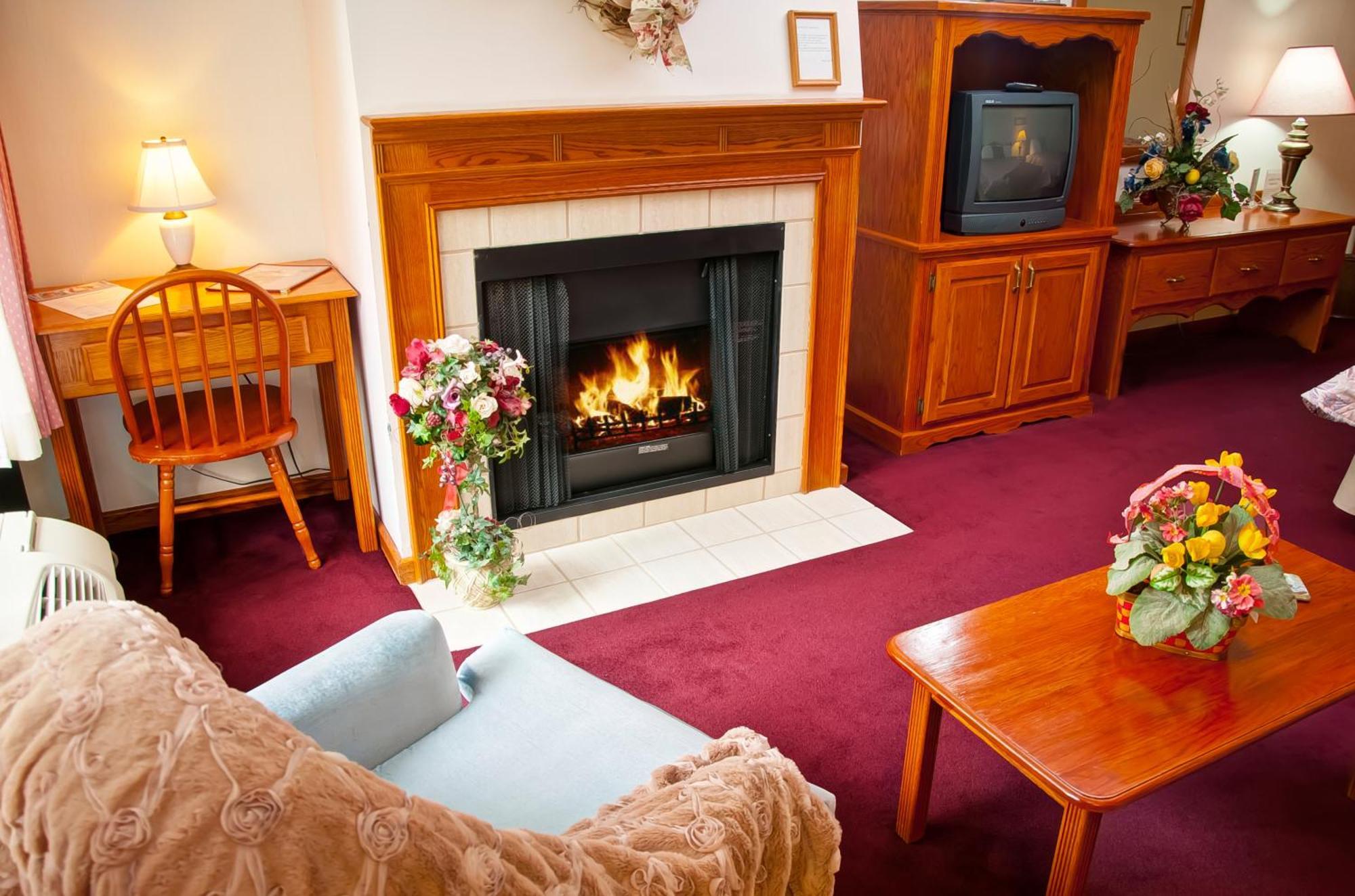 Bavarian Inn Motel & Restaurant Юрика Спрингс Экстерьер фото