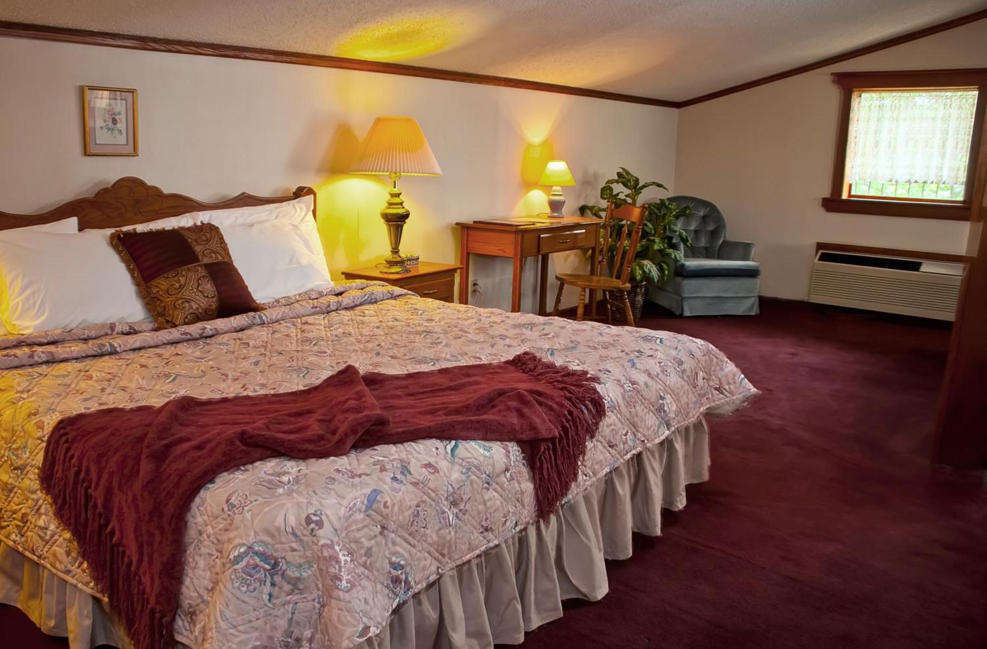 Bavarian Inn Motel & Restaurant Юрика Спрингс Экстерьер фото